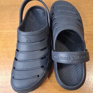 Rugged Shark Men’s Clog Size 11 Gray Lightweight & Comfortable Slingback Vented